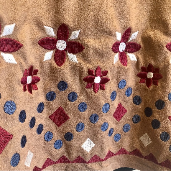 Summer Top with Embroidered Details🌸🌸🌸 - Picture 5 of 8